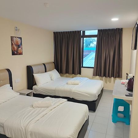 Southern Tip Hotel Pontian Kecil Dış mekan fotoğraf
